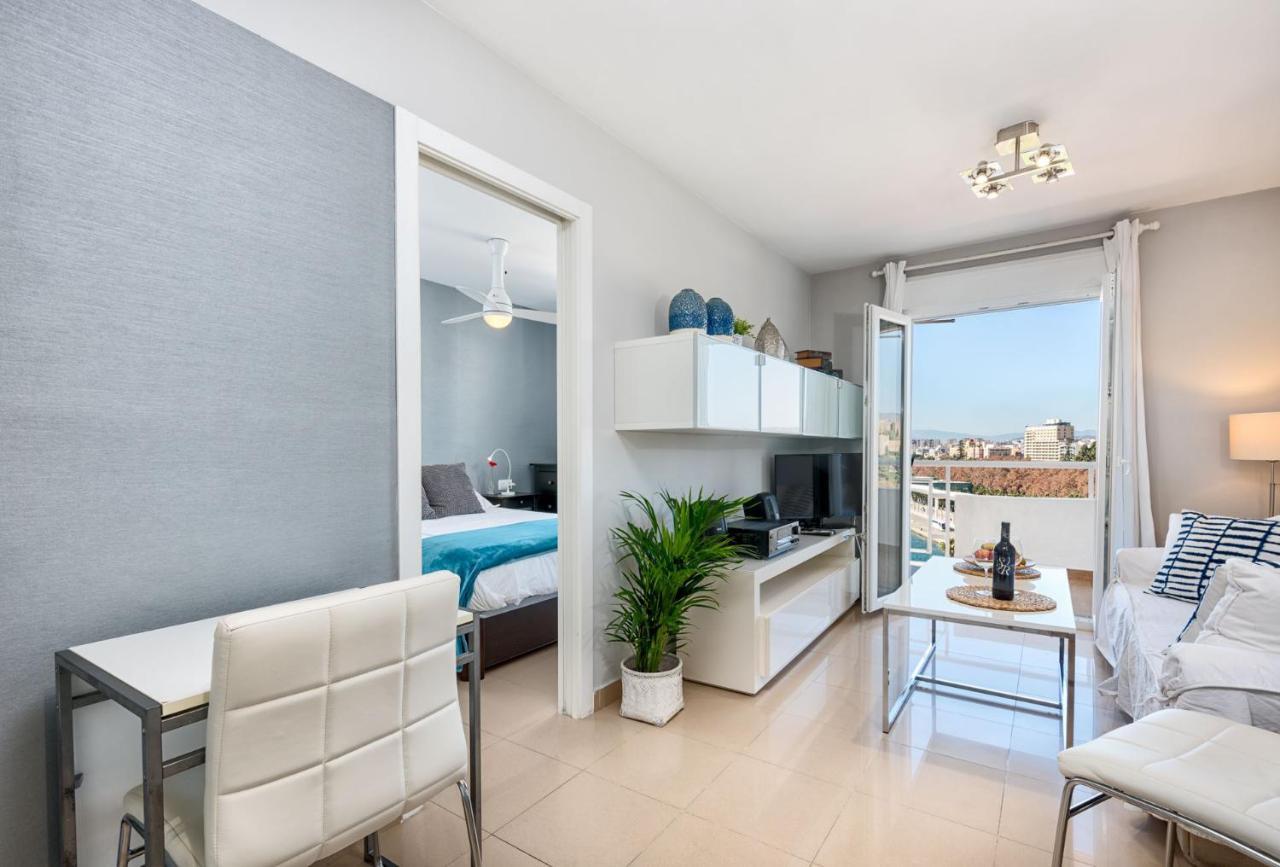 Susana Beach Apartment In Malaga By Solaga Holiday Homes ภายนอก รูปภาพ